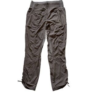 INDYGENA Women’s Taupe Cinched Side Cropped Activewear Pants
• Size Small